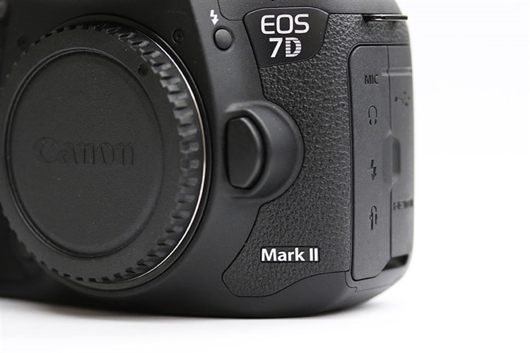 Canon EOS 7D MarkII 本体写真②