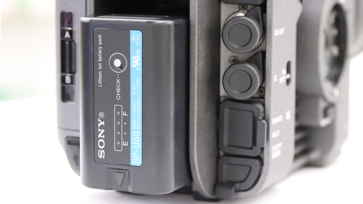 SONY FX6 本体バッテリー部写真