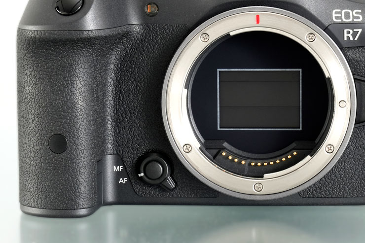 Canon（キヤノン）EOS R7 グリップ、センサー部分イメージ