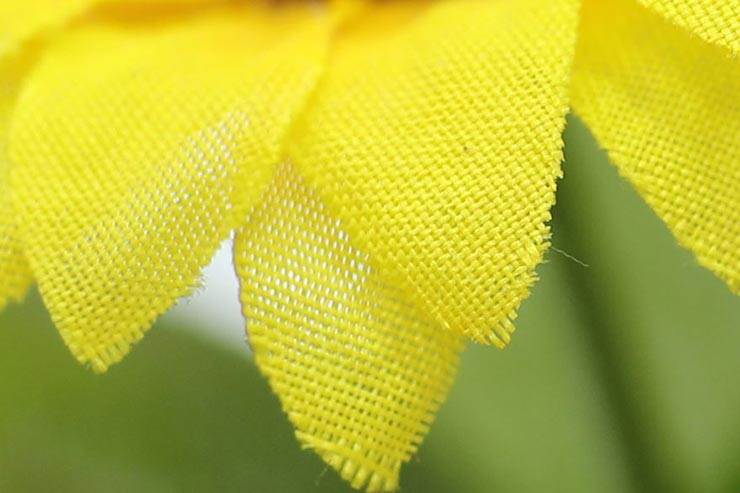 新型TS-E90mm F2.8L マクロで撮影した造花の向日葵の拡大画像