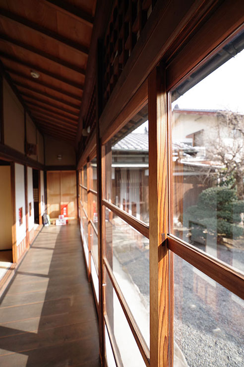 PENTAX KPにRICOH IMAGING HD PENTAX-DA★11-18mmF2.8ED DC AWを装着して撮影した室内の画像