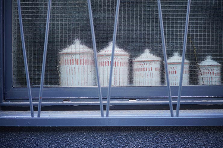 SONY α7RIIIとSAMYANG AF 45mm F1.8 FEを組み合わせて撮影した容器の画像