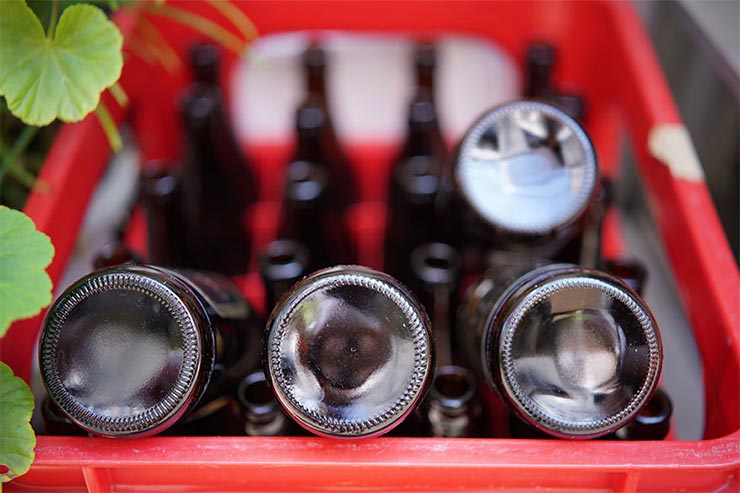 SONY α7RIIIとSAMYANG AF 45mm F1.8 FEを組み合わせて撮影したビール瓶の画像