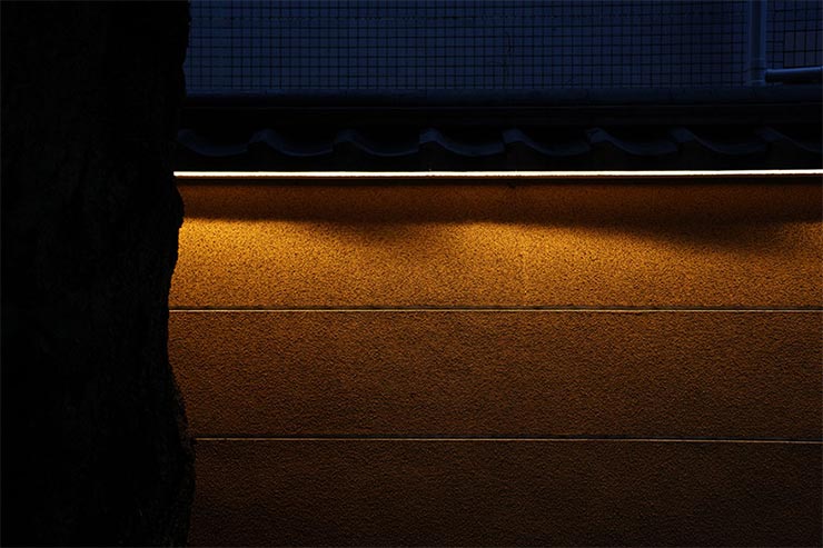 SONY a7RIII・SIGMA 45mm F2.8 DG DN | Contemporaryで撮影した塀の画像