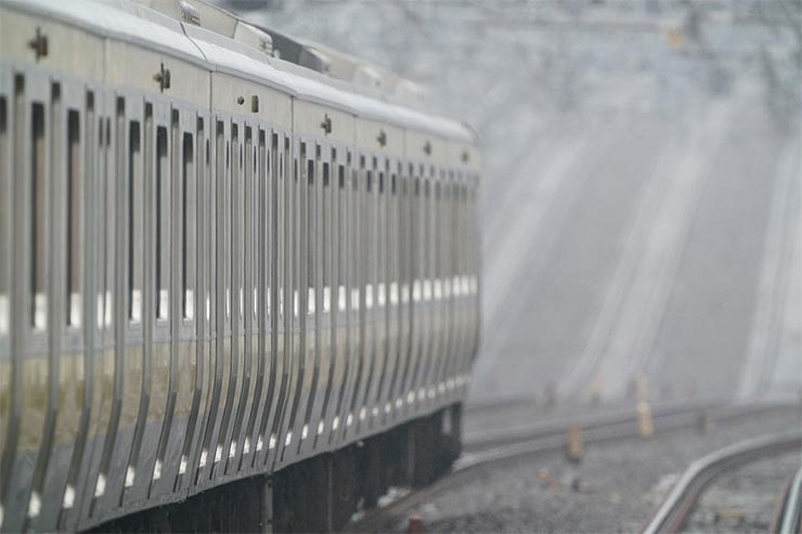 SONY α9 と FE 600mm F4 GM OSSを組み合わせて撮影した中央線の画像2