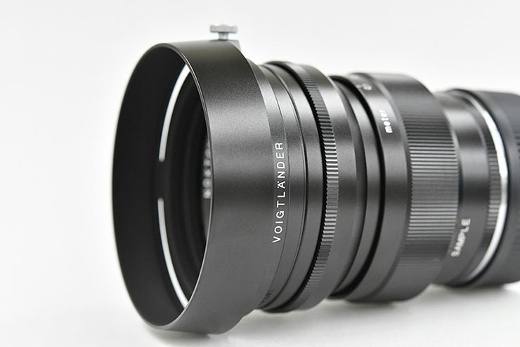 レンズフードを装着したNOKTON Vintage Line 75mm F1.5 Aspherical VMの画像