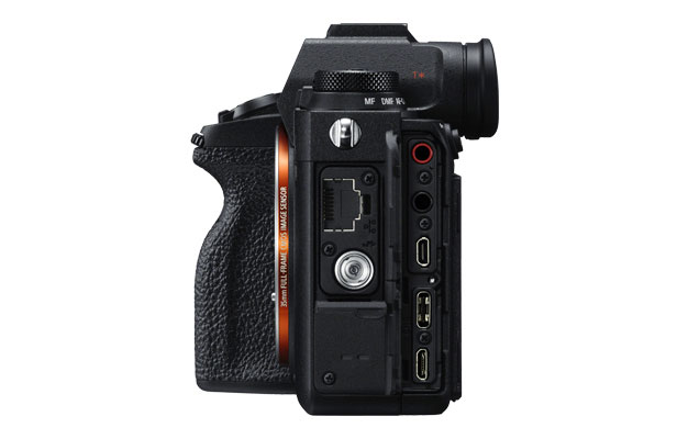 SONY α9 II 本体写真：インターフェース