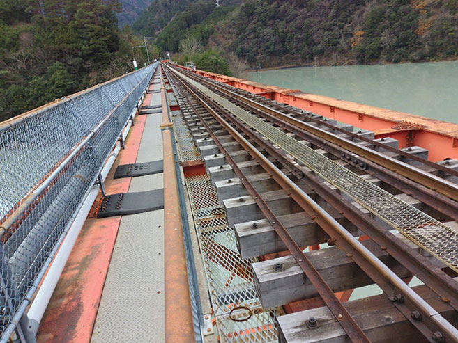 奥大井湖上駅の遊歩道の画像