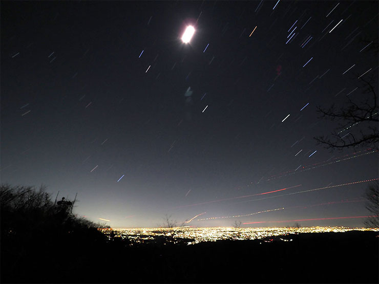 夜景と星空の画像