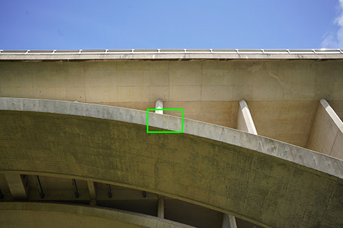 青空をバックにした橋の画像