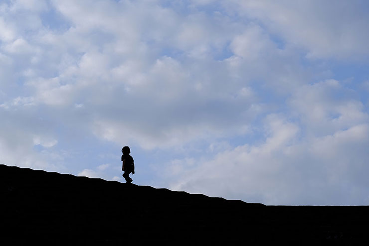 FUJIFILM XF50mmF1.0 R WRで撮影した子供と空の画像