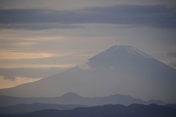 TAMRON 70-300mm F/4.5-6.3 Di III RXD (Model A047)で撮影した富士山の画像