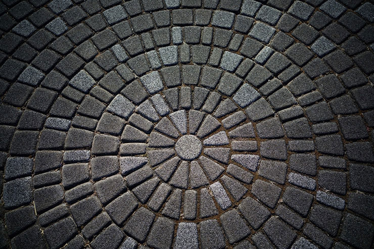 SIGMA 24mm F3.5 DG DN | Contemporaryで撮影した円状の石畳の画像