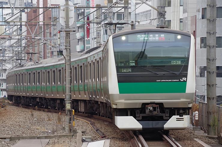 HD PENTAX-DA 55-300mmF4.5-6.3ED PLM WR REで撮影した埼京線の電車の画像