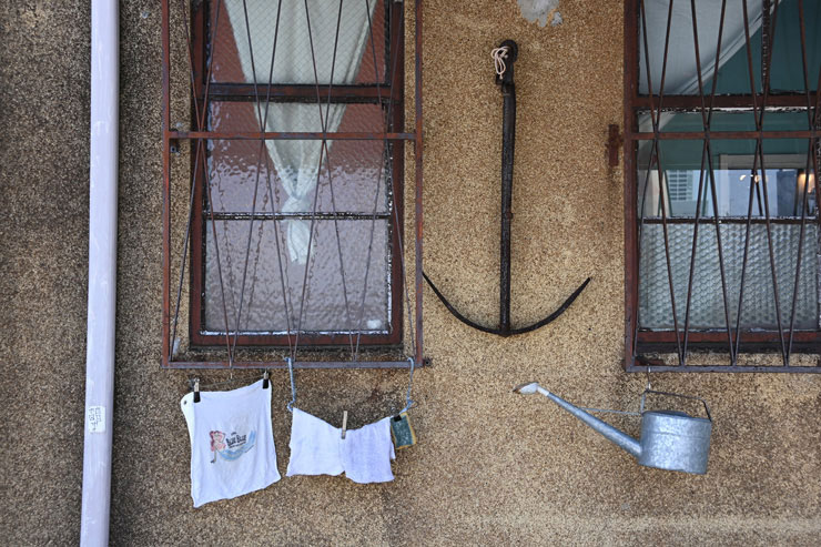 Nikon AF-S DX NIKKOR 18-200mm f/3.5-5.6G ED VR IIで撮影した洗濯物やジョウロの画像