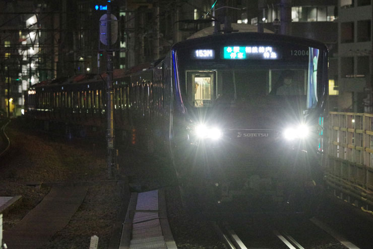PENTAX K-3 Mark IIIで撮影した相鉄線の電車の画像（正面）