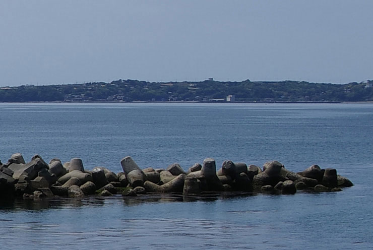 PENTAX HD PENTAX-DA 20-40mmF2.8-4ED Limited DC WRで撮影した海と石階段の画像（拡大後）