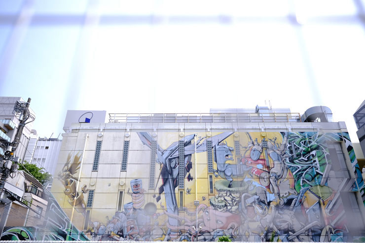 FUJIFILM フジノンレンズ XF18mmF1.4 R LM WRで撮影したビルの壁に描かれたアートの画像