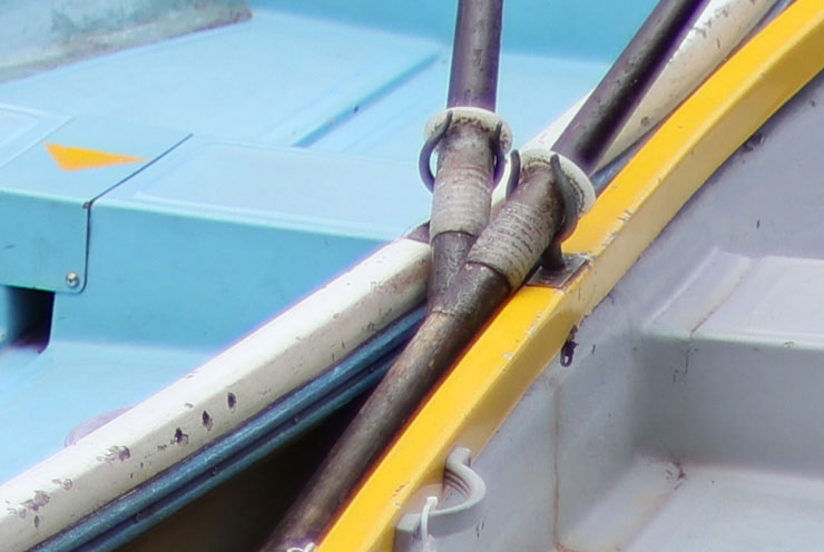 Canon EF50mm F1.4 USMで撮影した池に停泊しているたくさんのボートの画像（拡大後）