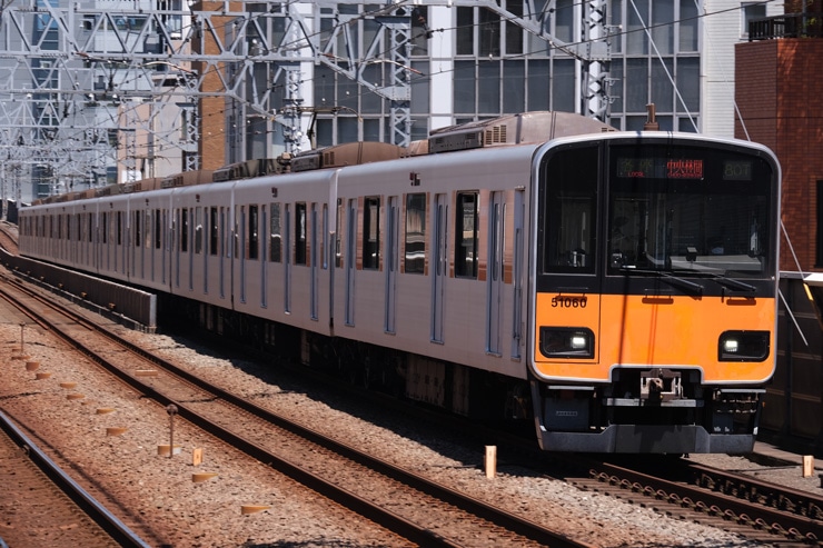フジノンレンズ XF50-140mmF2.8 R LM OIS WR 作例：東武の電車