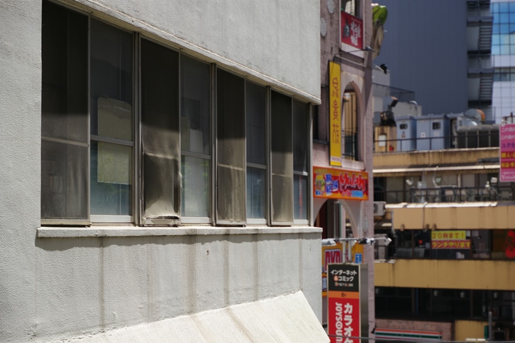 PENTAX HD PENTAX-DA★16-50mmF2.8ED PLM AW 作例：雑居ビル