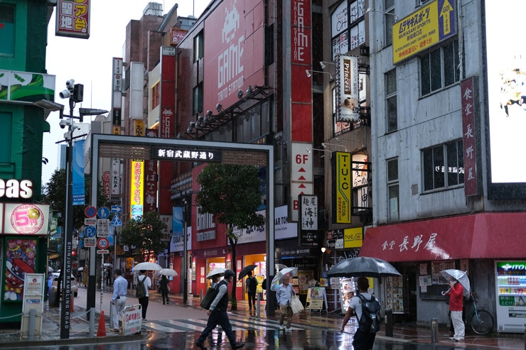 FUJIFILM XF35mmF2 R WR 作例：新宿武蔵野通り