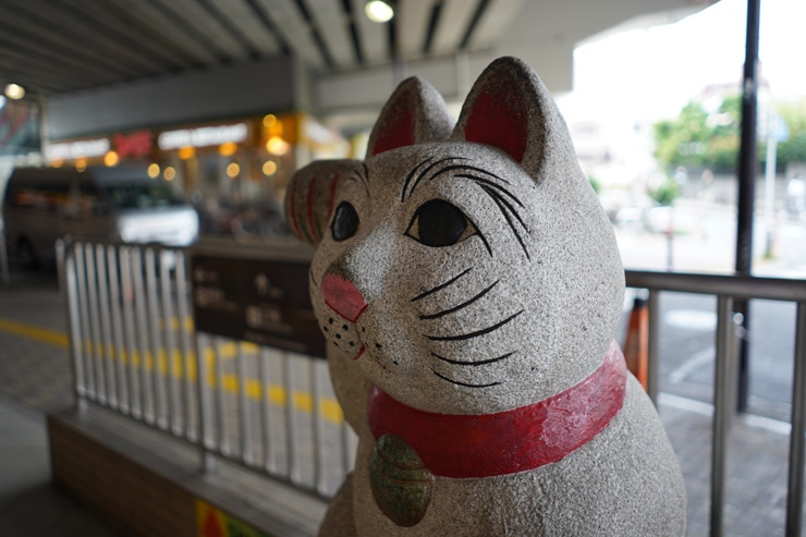 SONY  FE 28mm F2 作例：招き猫の像
