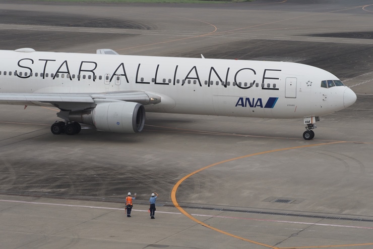 OLYMPUS M.ZUIKO DIGITAL ED 40-150mm F2.8 PRO 作例：ANAの飛行機