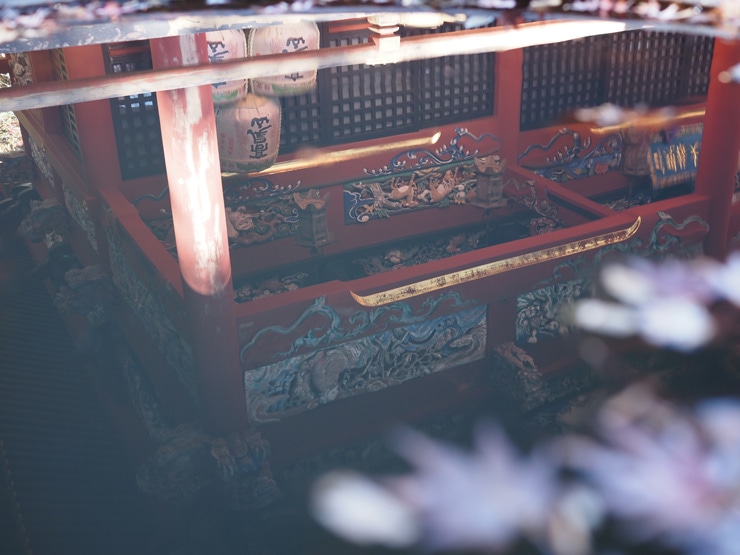 OM SYSTEM M.ZUIKO DIGITAL ED 20mm F1.4 PRO 作例：水鏡に写った建物