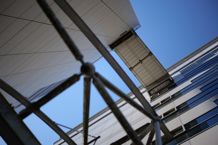 Panasonic LUMIX S 35mm F1.8 作例：建物と空