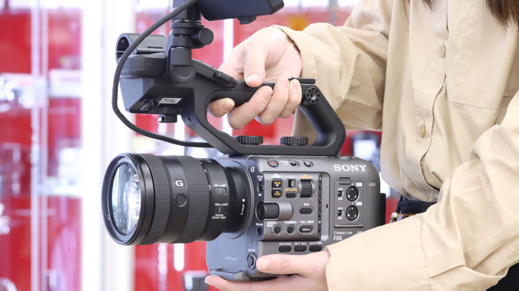SONY FX6を持った画像