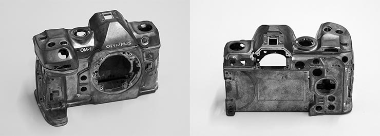 OM-1のマグネシウム合金製ボディ表裏画像