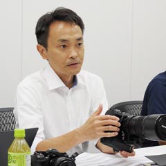 研究開発　製品開発　製品開発1　西原芳樹氏（OM-1のプロジェクトリーダー）イメージ