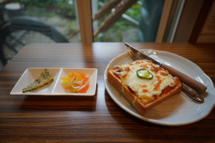 24mm F3.5 DG DN | Contemporaryで撮影したピザトーストの画像