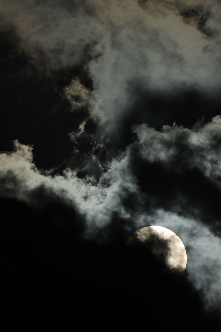 Canon EOS R3・RF800mmF5.6 L IS USMで撮影した太陽と雲の画像