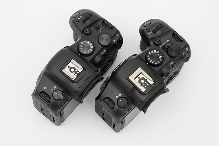 （左）EOS R6　（右）EOS R6 MarkⅡ商品画像上面