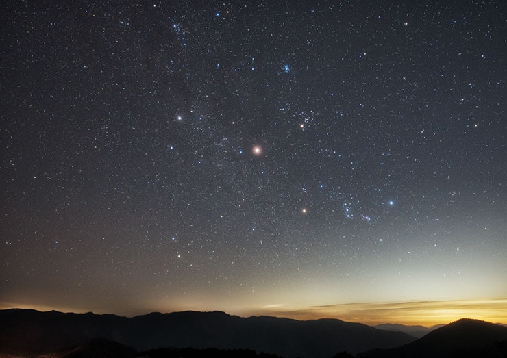 SONY α7S Ⅲ・FE 14mm F1.8 GMで撮影した昇る冬の星座画像