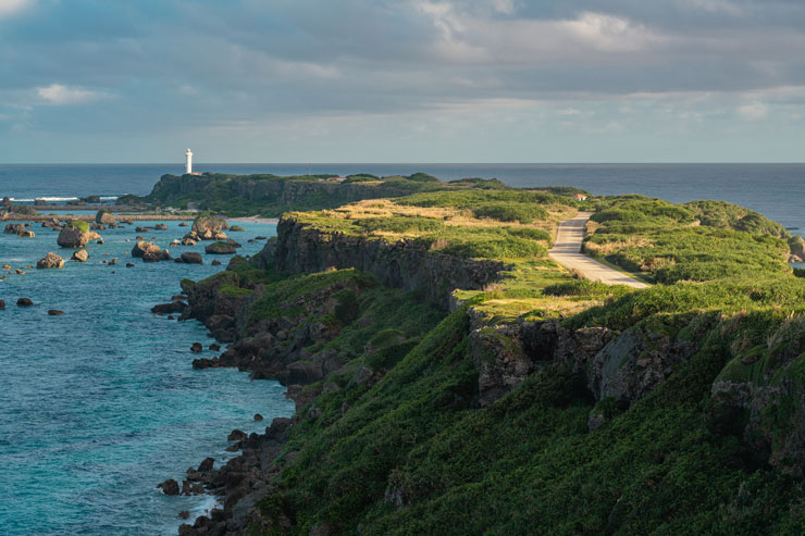 SONY α7R V・SONY FE 70-200mm F2.8 GM OSS II・105mmで撮影した海と灯台の画像