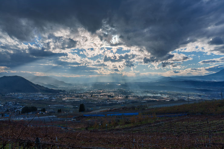 SONY α7R V・SONY FE 24-70mm F2.8 GM II・30mmで撮影した山と空の風景画像