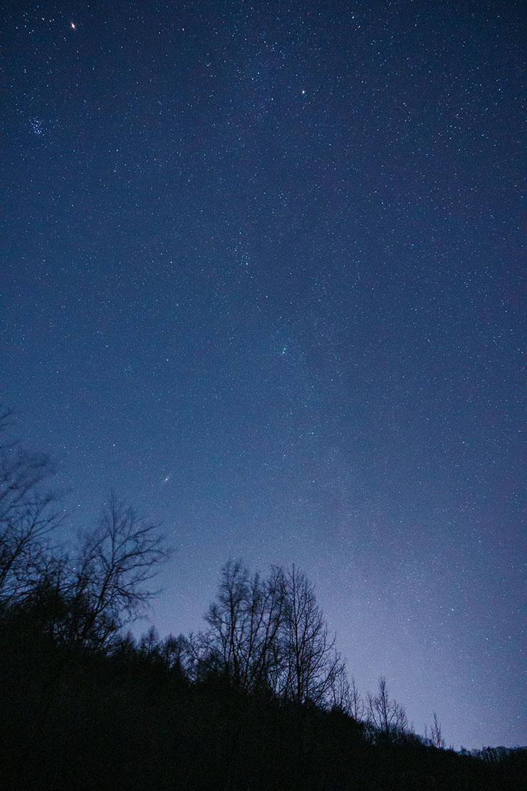 SONY α7R Ⅴ・20mmで撮影した山と星空の画像