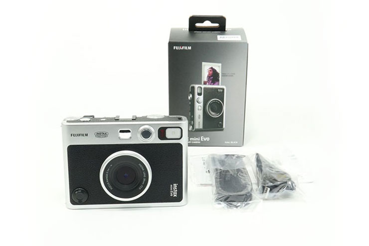 チェキ instax mini Evoの本体画像