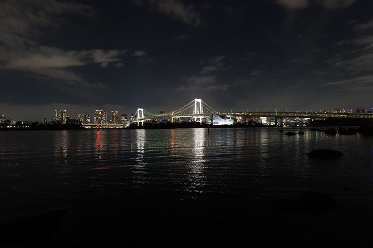 LUMIX S 20-60mm F3.5-5.6・20mmで撮影した海と街の夜景（ISO12800）