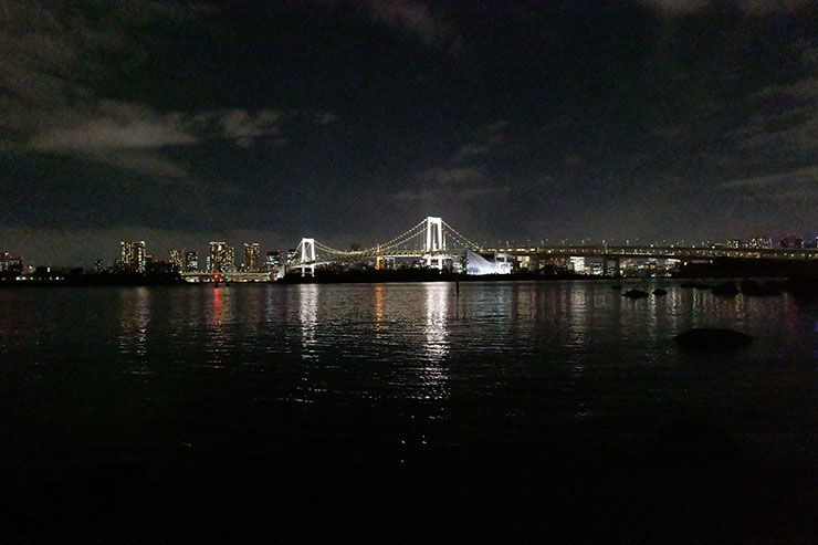 LUMIX S 20-60mm F3.5-5.6・20mmで撮影した海と街の夜景（ISO102400）