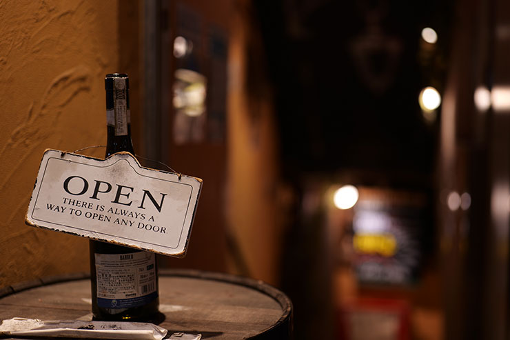 LUMIX S 50mm F1.8・50mmで撮影したお店の看板の画像