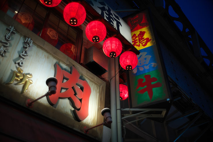 LEICA M10-Pで撮影した夜の飲食店の画像