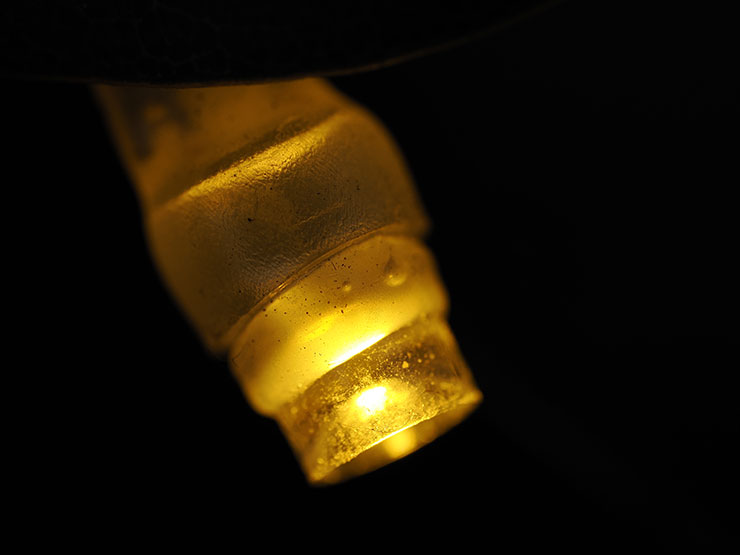 OM-1・1/500秒で撮影した光るLEDライトの画像
