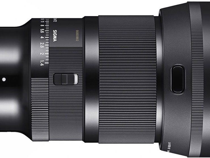 シグマ 50mm F1.4 DG DN｜Art 右側面の絞りリングのマニュアルポジションとオートポジションをロックできるスイッチの画像