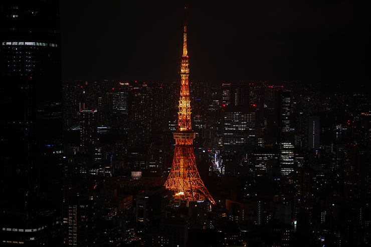 ニコンZ 9・NIKKOR Z 85mm f/1.2 Sで撮影したライトアップされた東京タワーの画像
