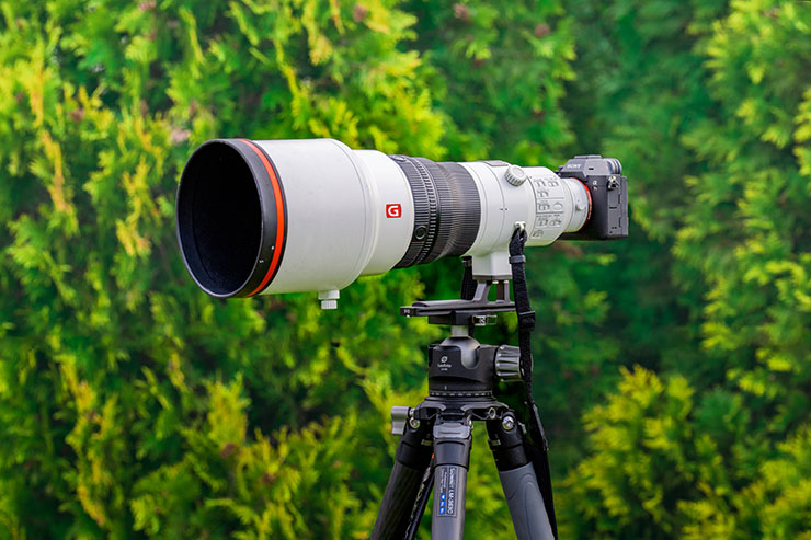 三脚に取り付けたα7R Ⅳの画像