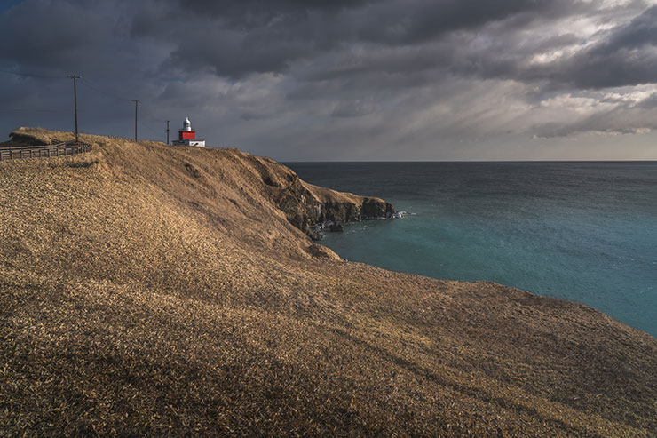 SONYα7R Ⅳ・FE 24-105mm F4 G OSS（24mm）で撮影した岬と灯台の画像